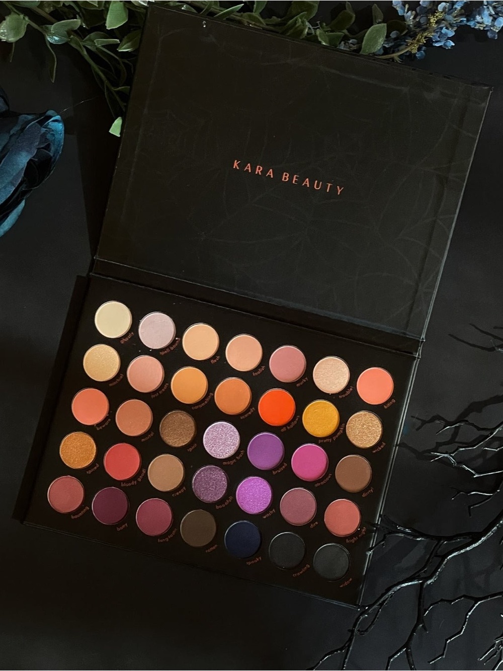 On the Haunt' Creative Eye Palette